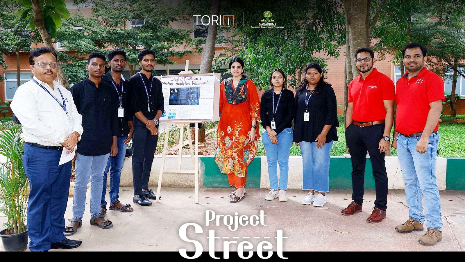 A student team presenting their dashboard project at ProjectStreet